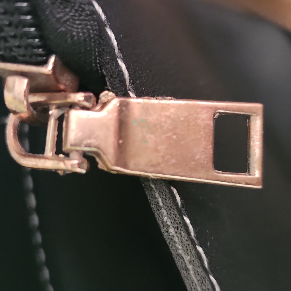 FOSSIL  New condition  black & tan leather crossbody hand bag. - Picture 6 of 7